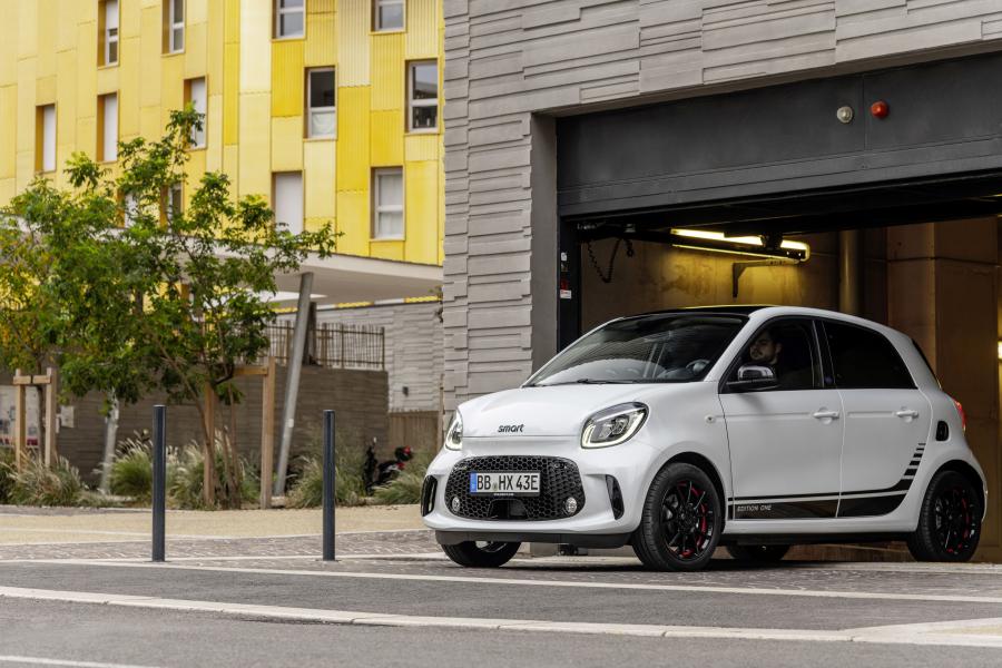  Smart EQ ForFour Edition One (W453) 2019 года  (WW) (фото 18 из 31)